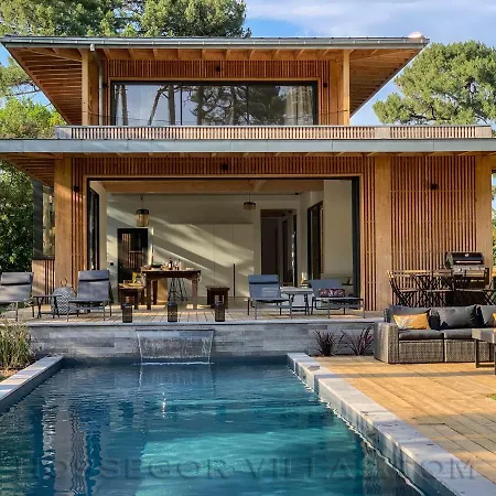 Eden Wood Villa *